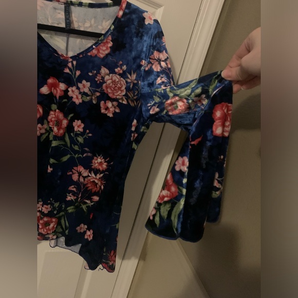 Floral Print Velvet Bell Sleeve Top - Picture 3 of 8